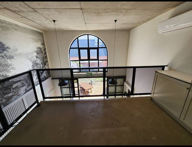 72M² SHOWROOM TO LET IN ROOIHUISKRAAL